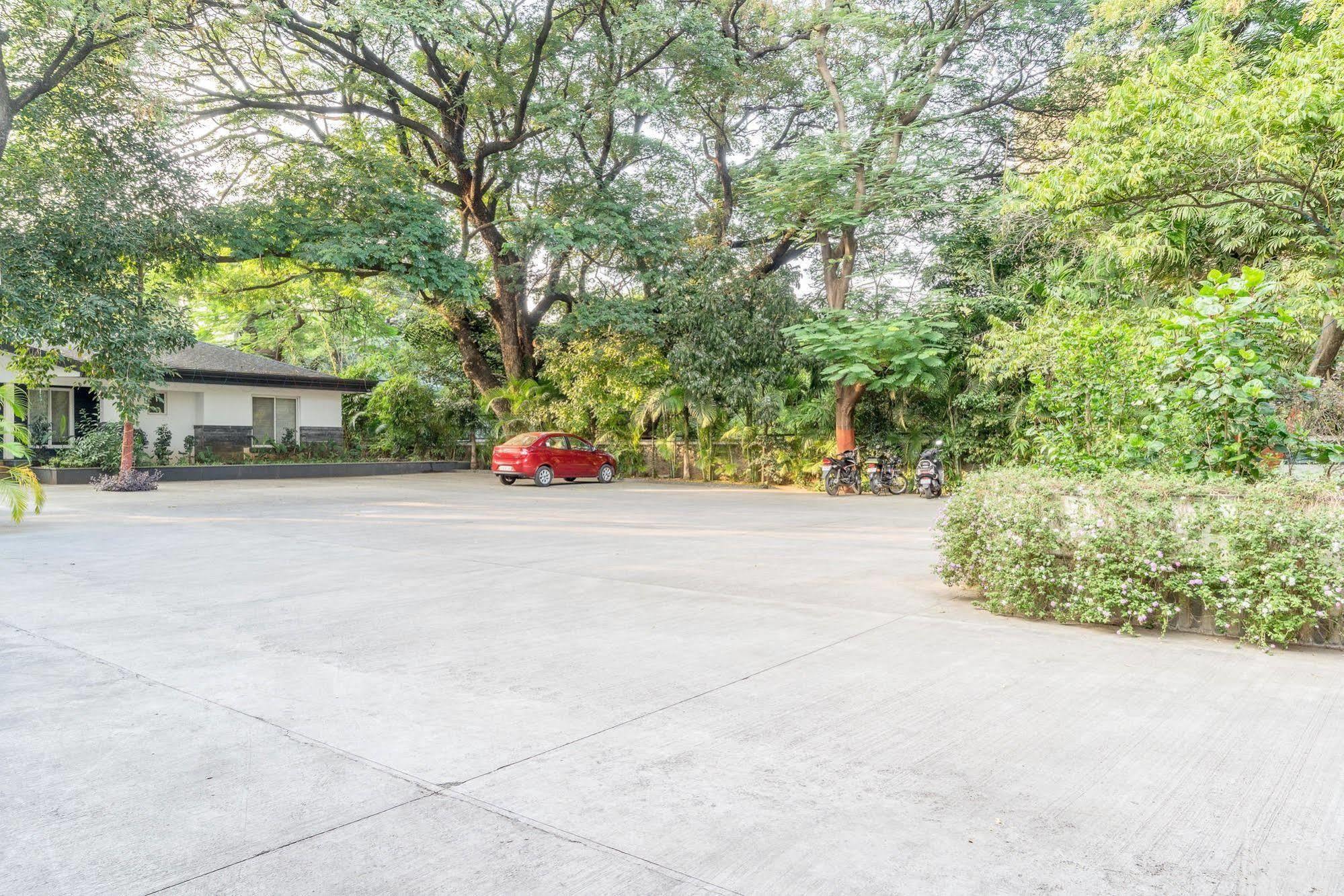 Mint Koregaon Park Next To Osho Ashram Pune Zewnętrze zdjęcie