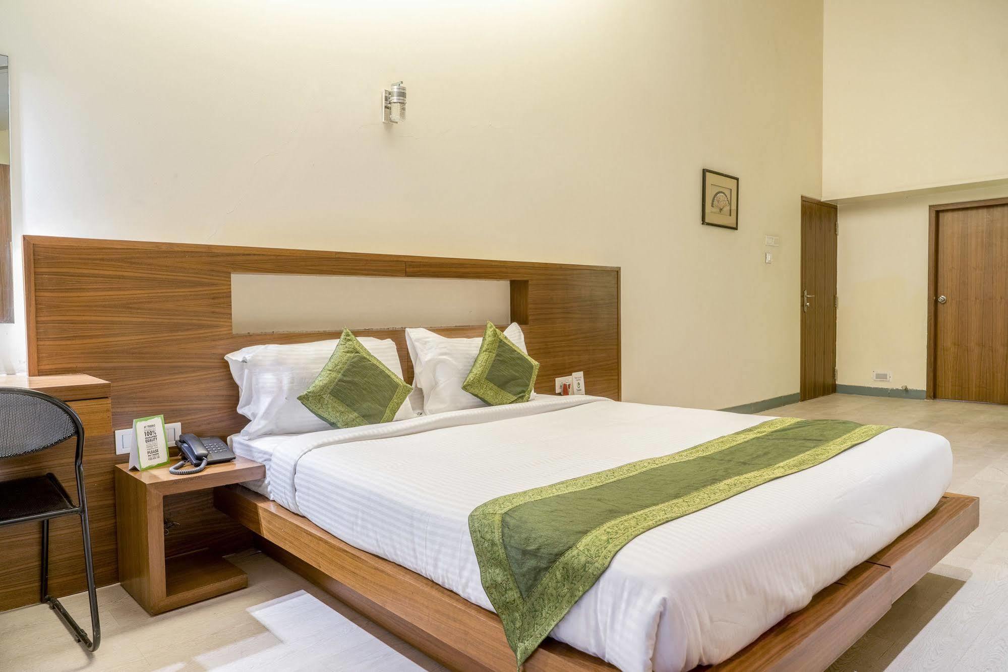 Mint Koregaon Park Next To Osho Ashram Pune Zewnętrze zdjęcie