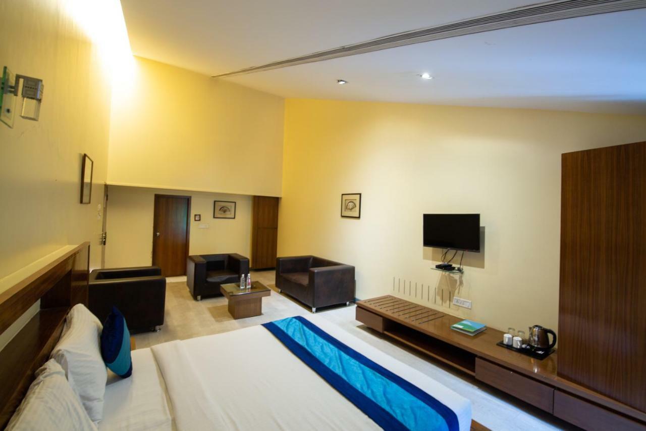 Mint Koregaon Park Next To Osho Ashram Pune Zewnętrze zdjęcie