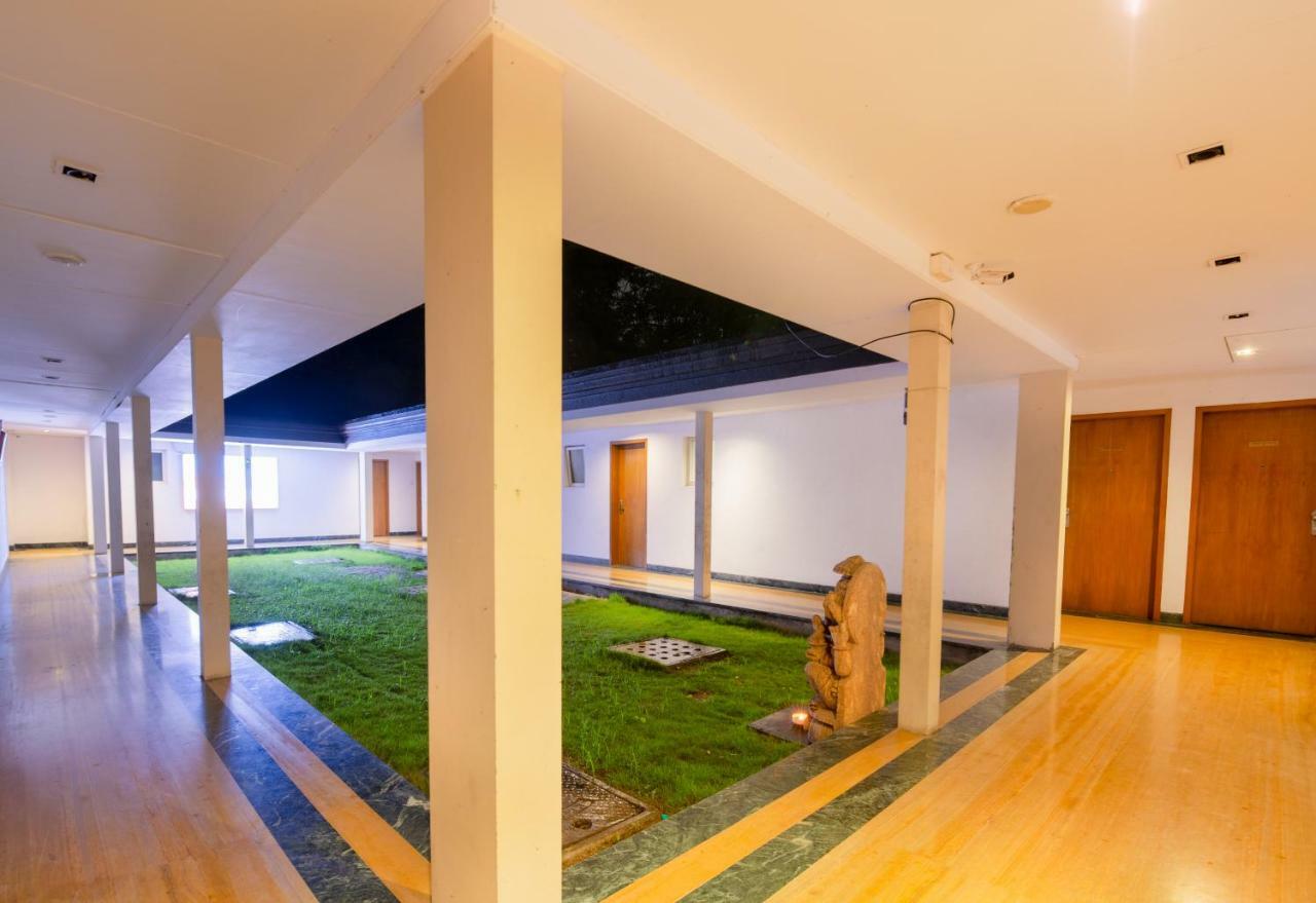 Mint Koregaon Park Next To Osho Ashram Pune Zewnętrze zdjęcie